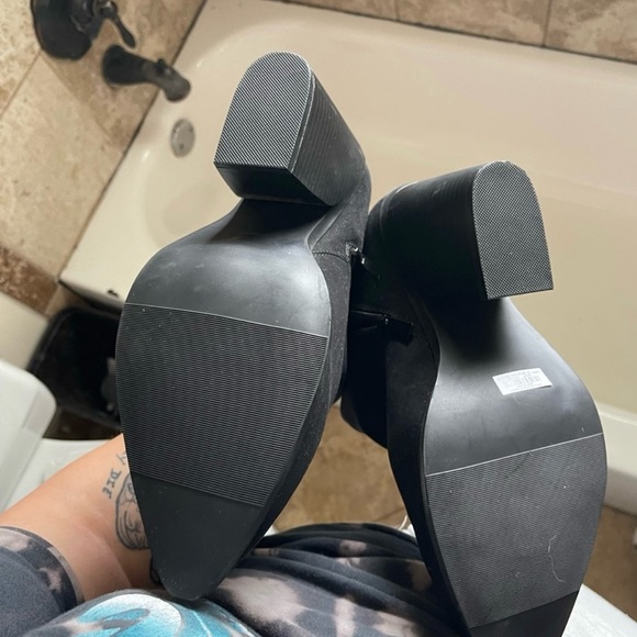 Torrid Black Chelsea Cowboy Boots - Picture 4 of 5